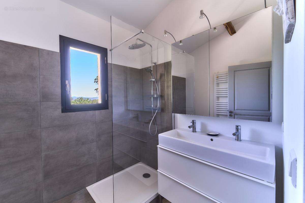 Maison à LE PUY-SAINTE-REPARADE