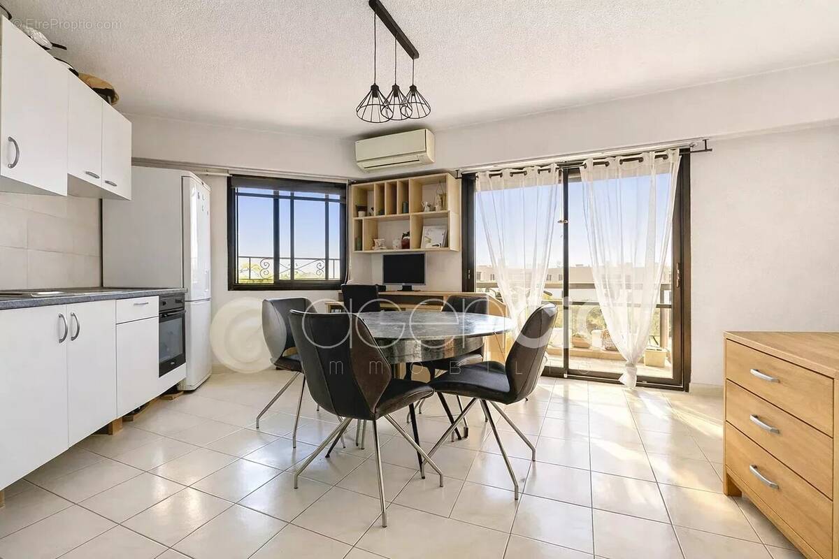 Appartement à MANDELIEU-LA-NAPOULE