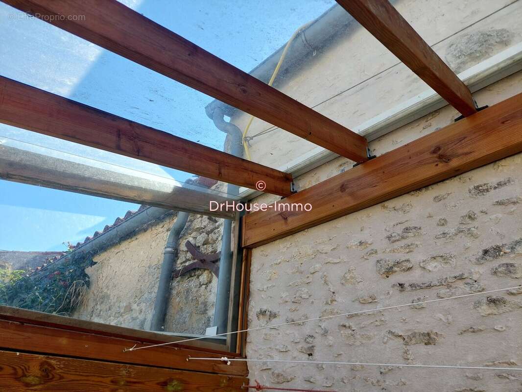 Maison 75 m² à Corme-Ecluse  - photo 3