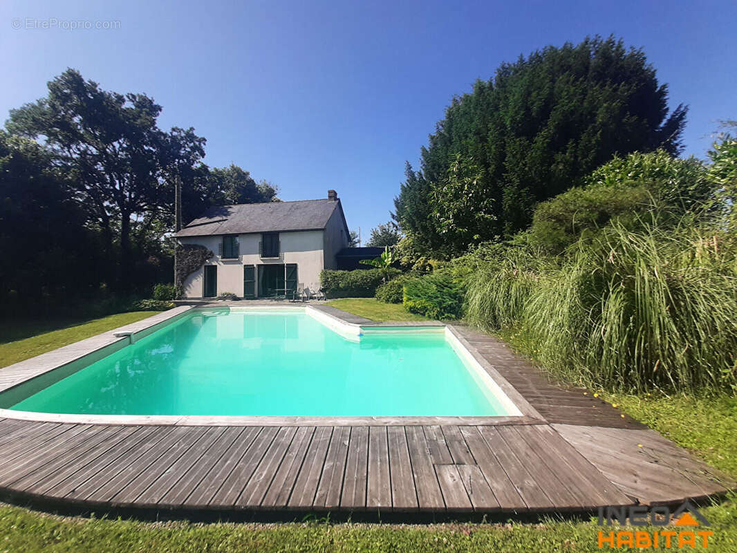 Maison à MONTREUIL-LE-GAST