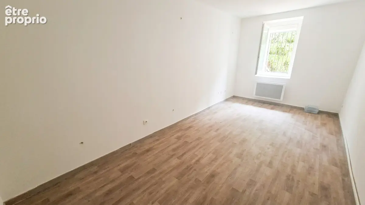 TAVEL – Appartement T3 en rez-de-chaussée dans résidence sécurisée - photo 4