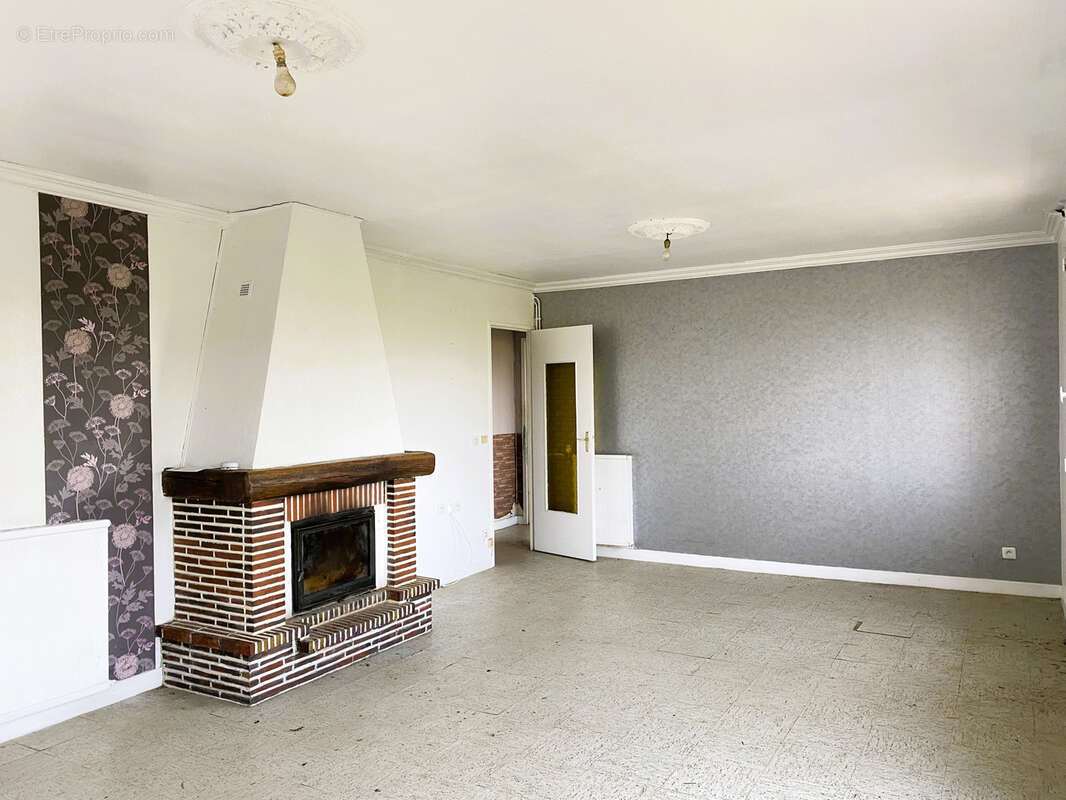 Maison à MONTCORBON