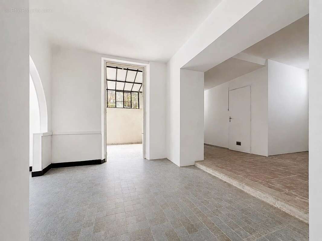 Jolie maison de ville à rénover de 107m2 avec 30m2 d'extérieur et parking - photo 12