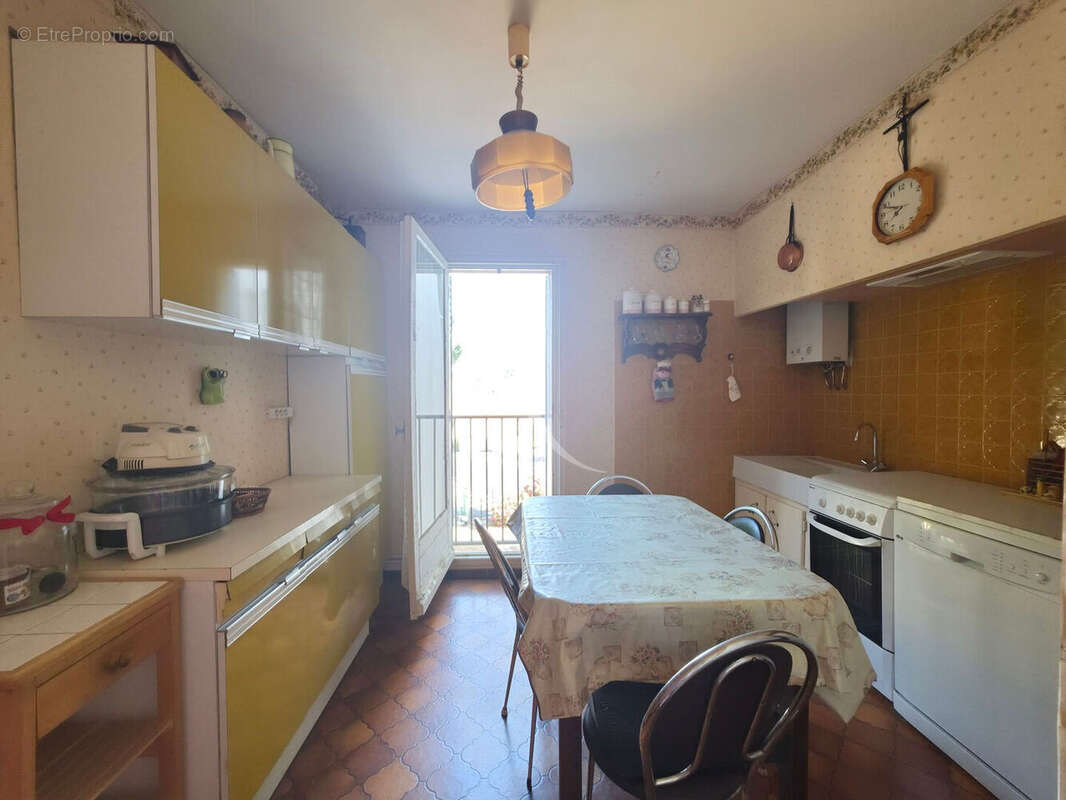 Appartement 87 m² - 3 chambres - Terrasse et cellier et parking - photo 3
