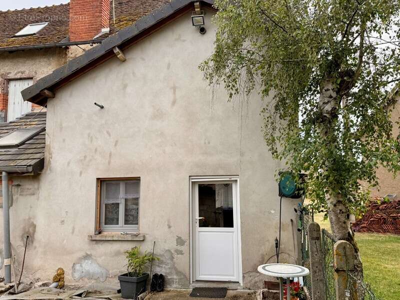 Exclusivité - Maison à vendre 6 pièces COULANGES (03) - photo 2