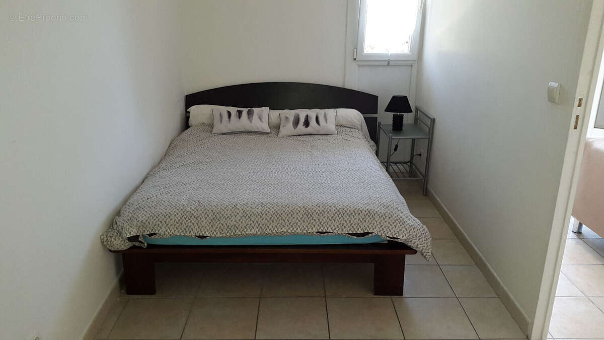 Maison à SAINT-MITRE-LES-REMPARTS