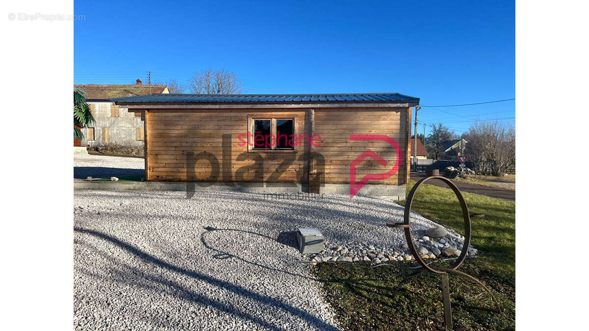 Maison à MONT-SUR-MONNET