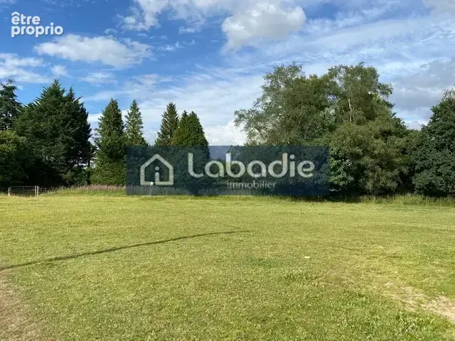 A proximité d'un bourg tous commerces, un beau bâtiment en pierres à rénover, terrain de 3128m2. - photo 25