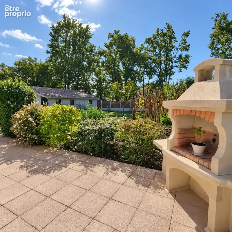 Maison de plain pied de 114m2  avec 3 chambres et bureau sur jolie terrain de 880 m2 dans un quartier calme. - photo 4