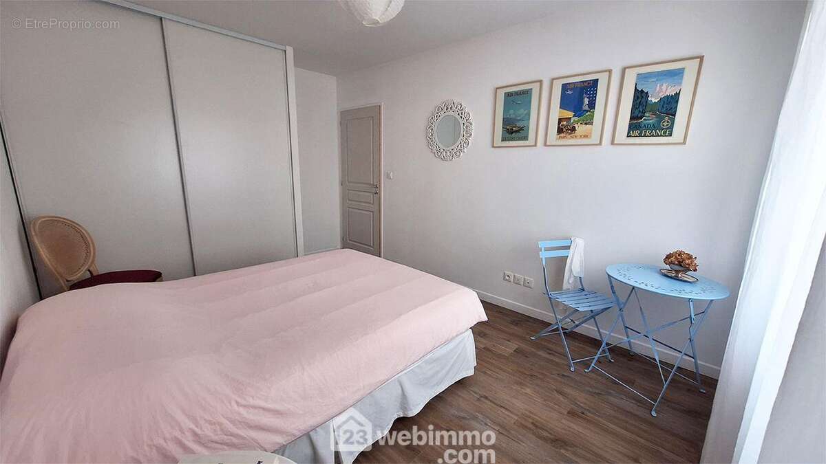 Seconde chambre avec armoire de rangement orienté à l&#039;Ouest - Maison à SAINT-HILAIRE-LA-FORET