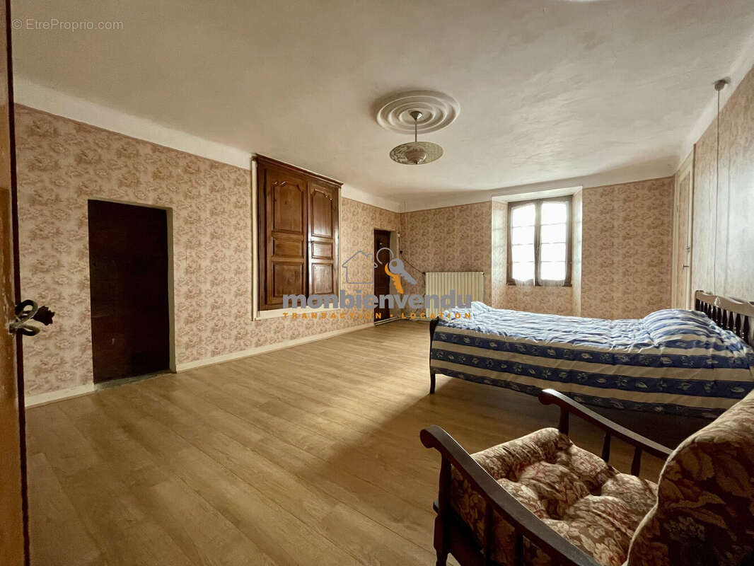 Maison à ROANNES-SAINT-MARY