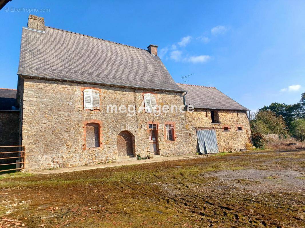 Maison à SAINT-CHRISTOPHE-DES-BOIS