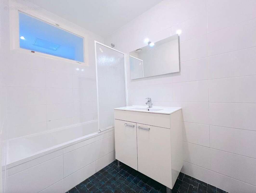   - Appartement à DECINES-CHARPIEU