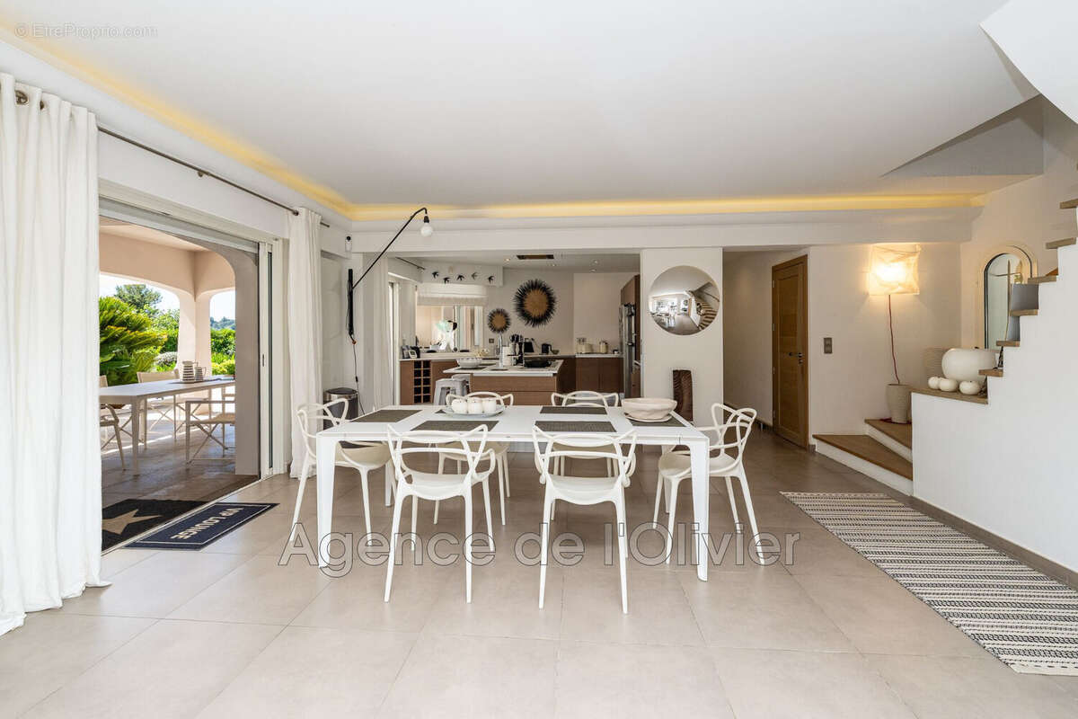 Maison 225 m² à Valbonne  - photo 3