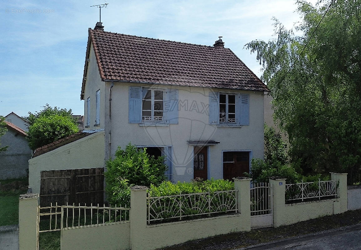 Maison à VARENNES-VAUZELLES