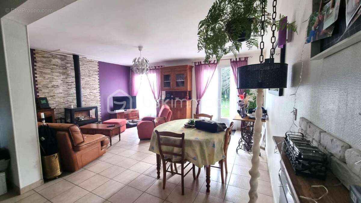 BERTHENAY - Maison de 145 M² - 6 chambres - photo 4