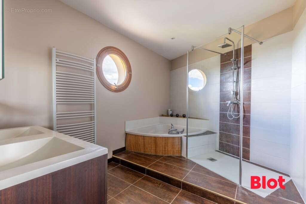 Maison à MONTFORT-SUR-MEU