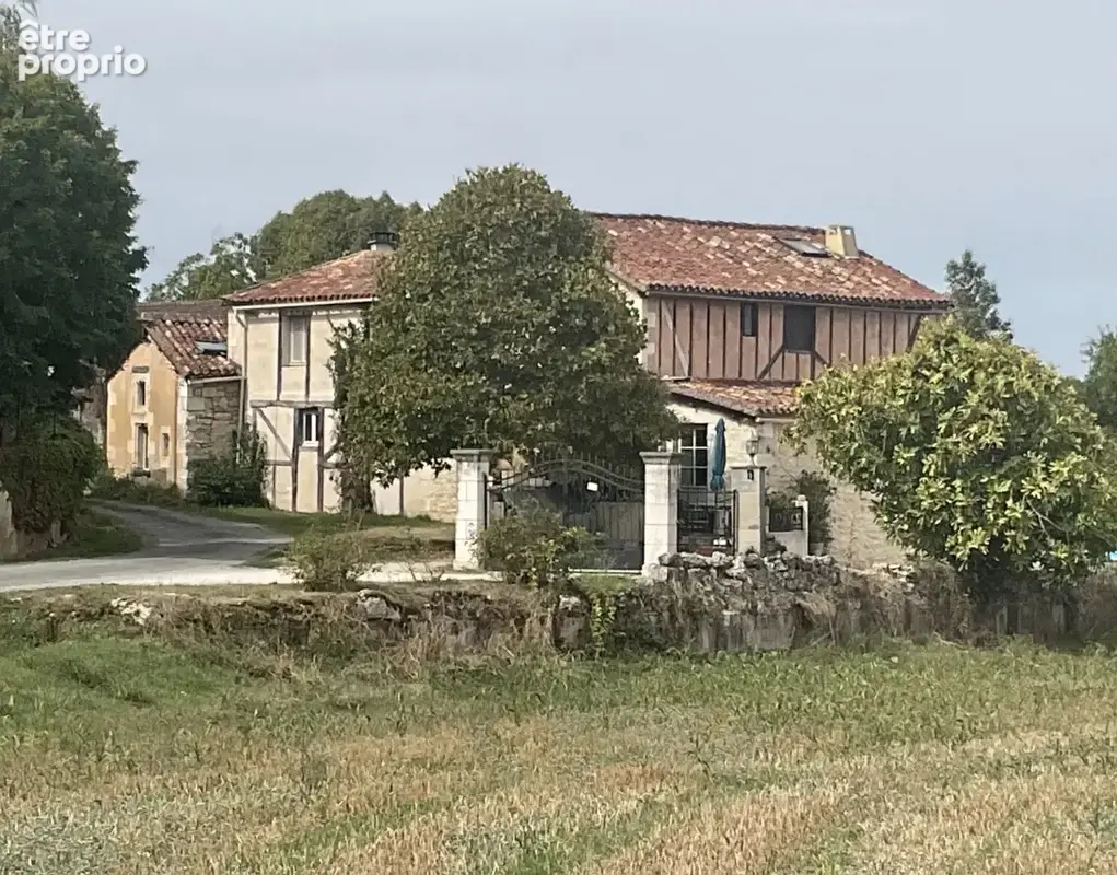 Photo Maison à Festalemps au prix de 322 000€