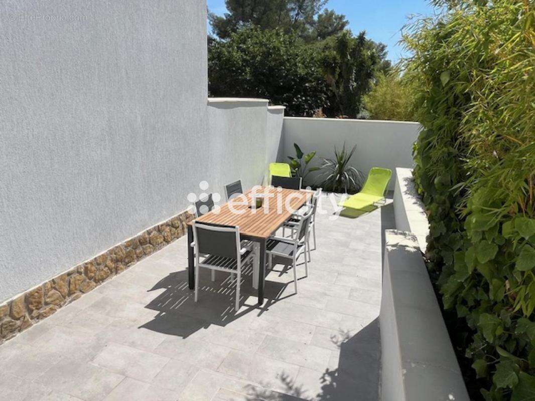 Appartement à SAINT-CYR-SUR-MER