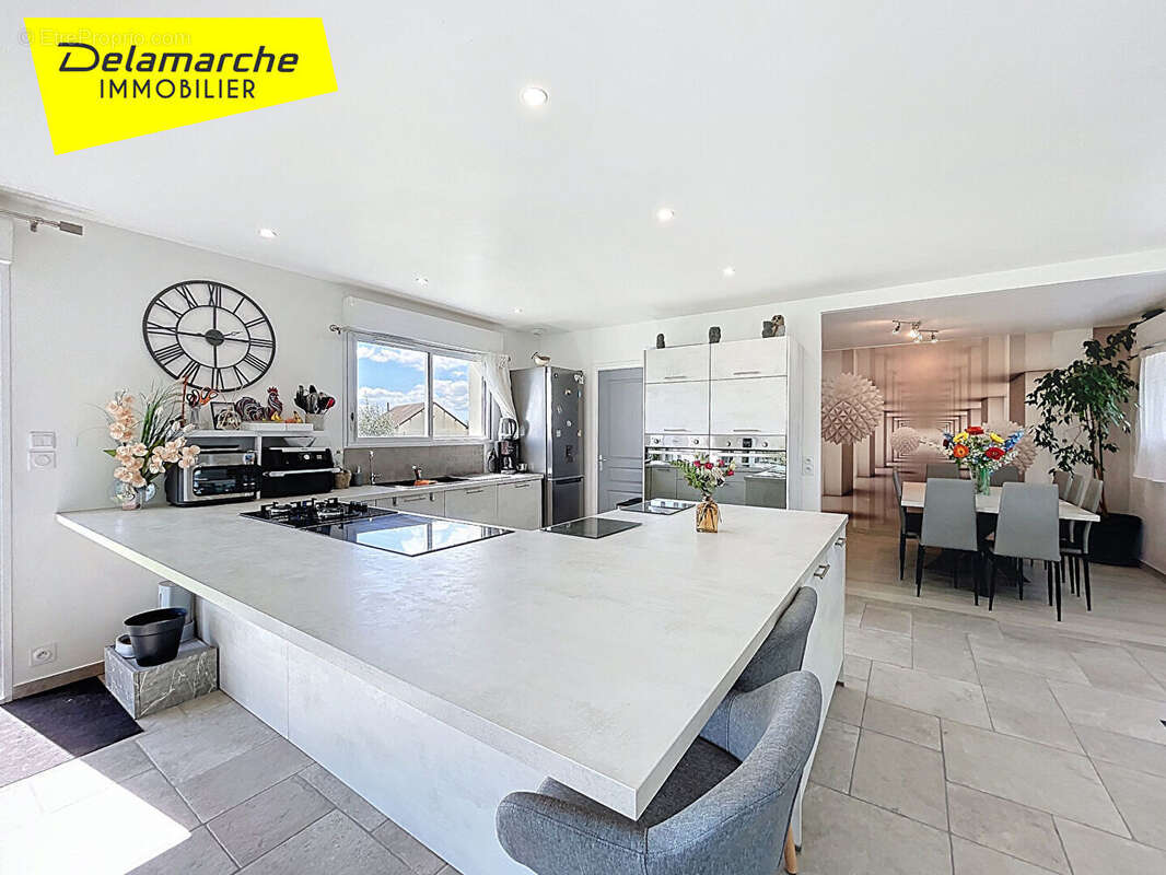 Maison à NOTRE-DAME-DE-CENILLY