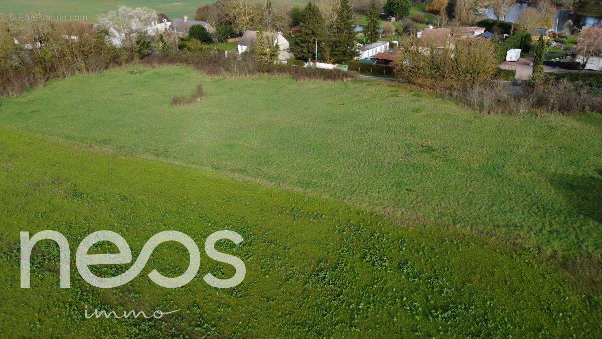 Terrain à SAINTE-THORETTE