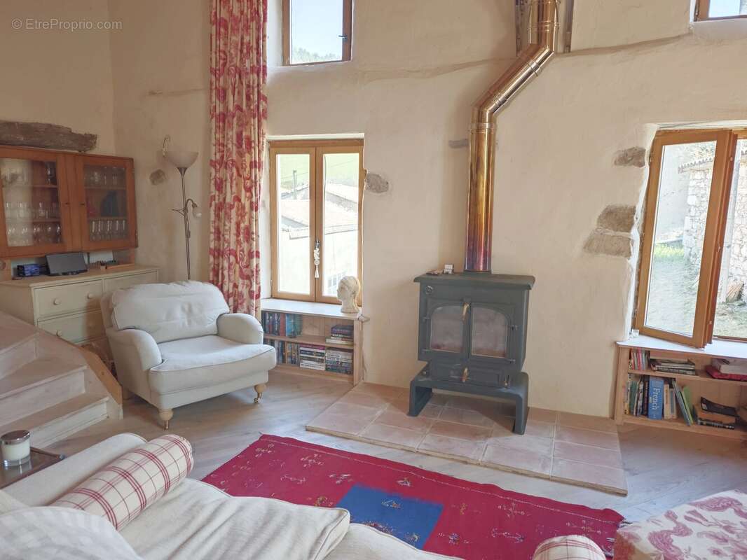 Jolie maison en pierres avec dépendances - photo 6