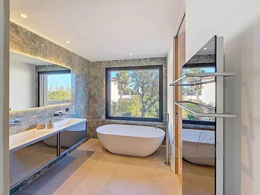 Villa contemporaine neuve avec piscine miroir - vue mer - photo 7
