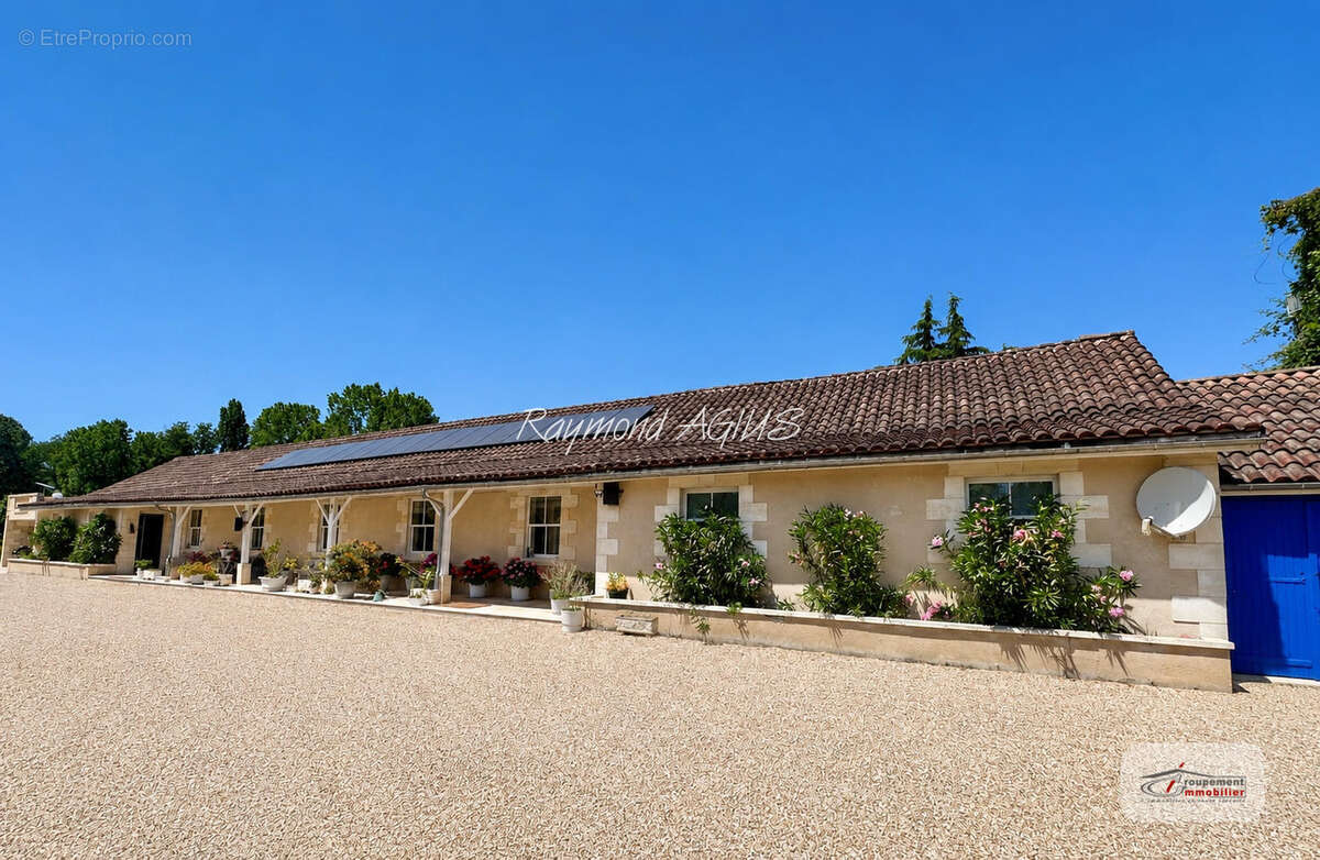 Maison à SAINT-SEURIN-DE-PRATS