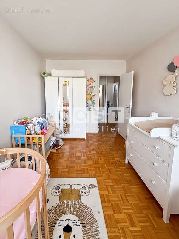 Appartement à LA GARENNE-COLOMBES