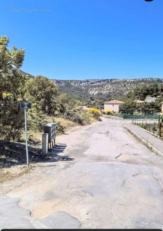 Terrain à PLAN-D'AUPS-SAINTE-BAUME