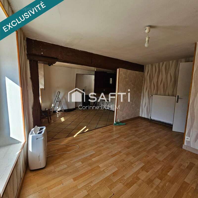 Photo 2 - Maison à LE MONTET