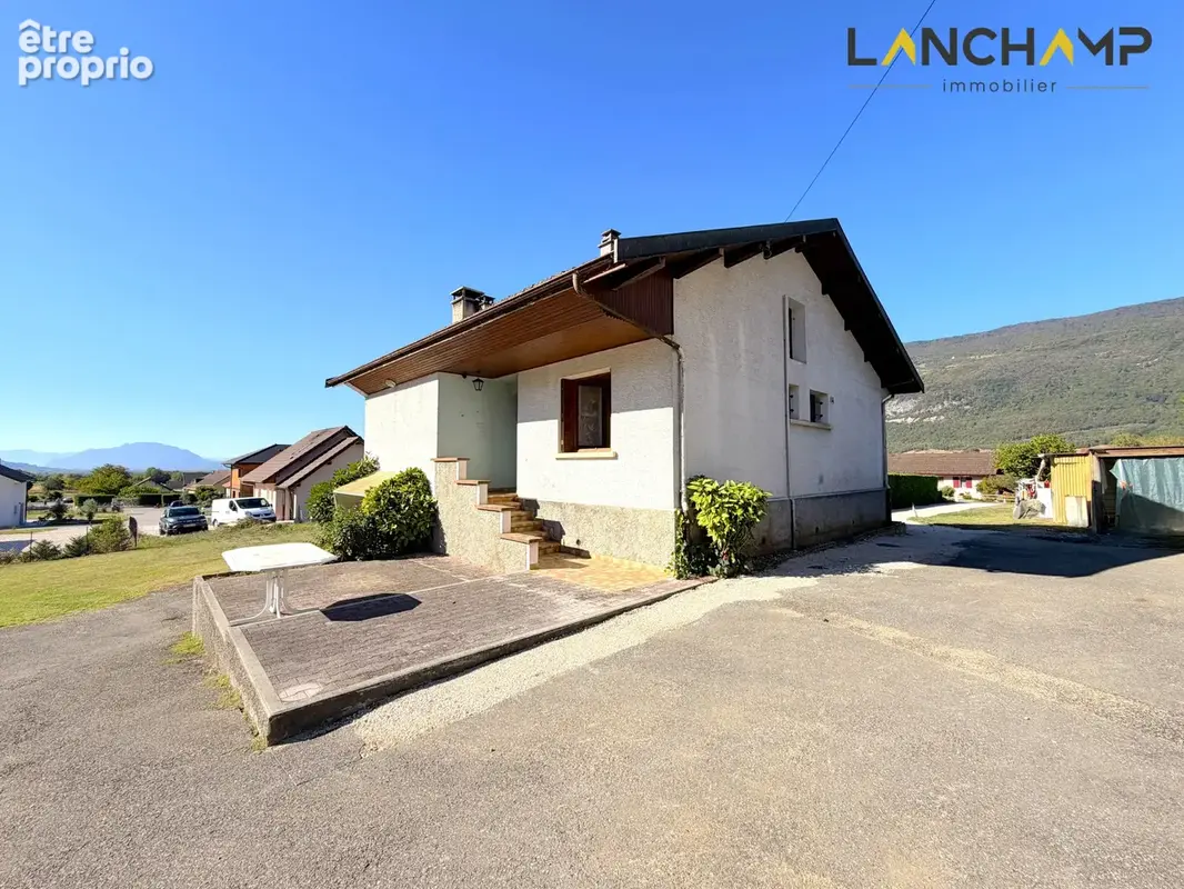 Maison à rénover avec sous-sol et joli terrain - photo 2