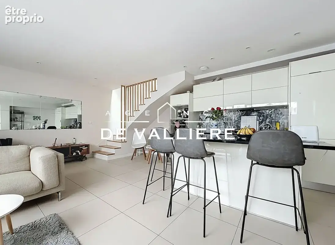NANTERRE - Centre ville - Appartement style Maison avec terrasse - photo 4