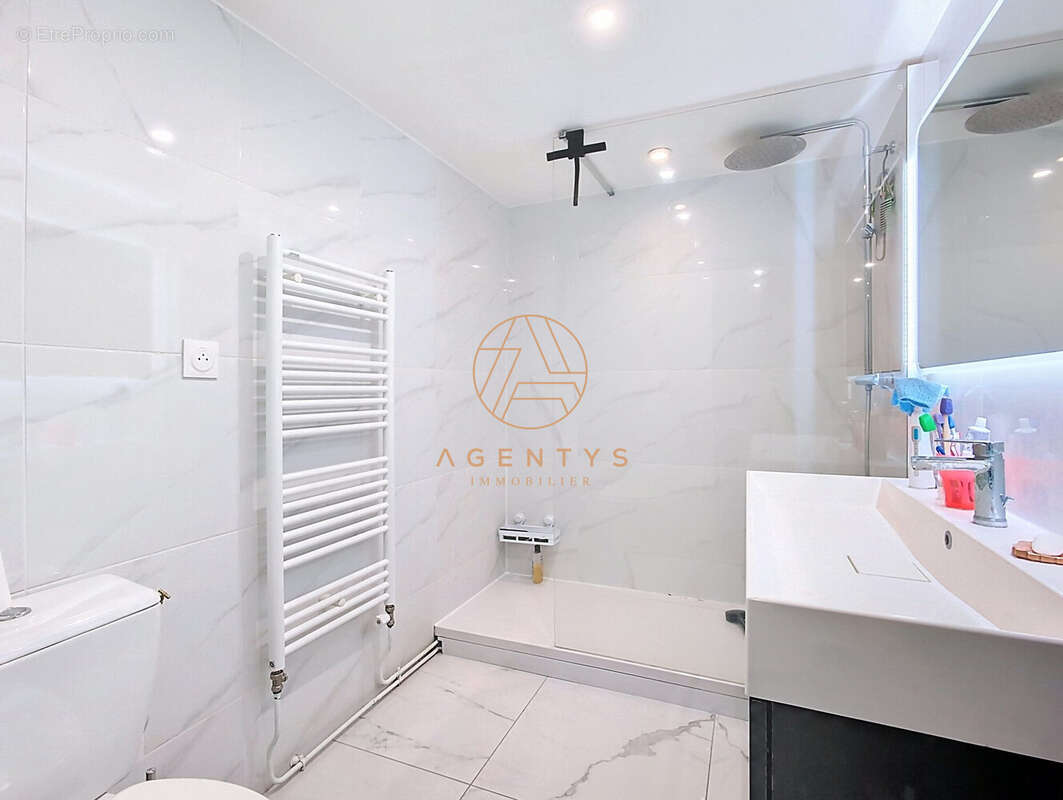 Maison à SAINT-MAUR-DES-FOSSES