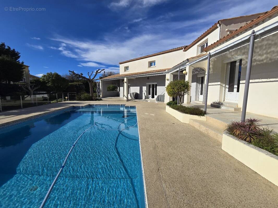 Maison à POUSSAN