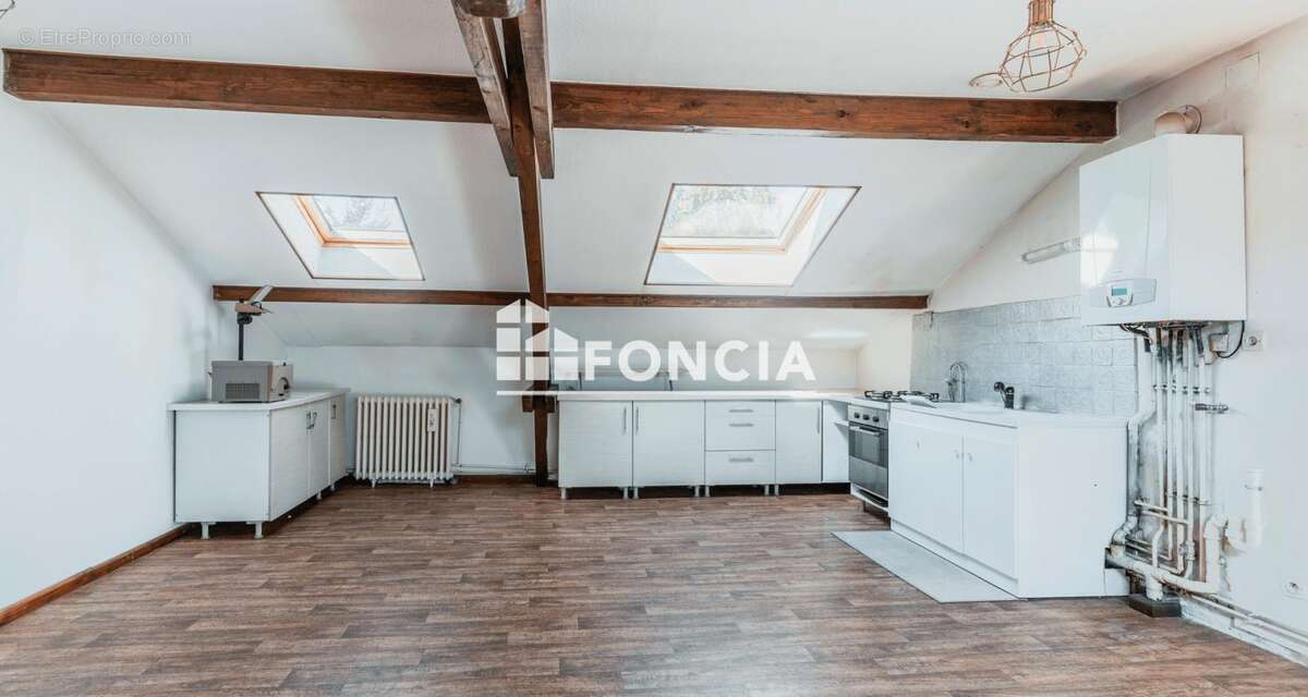 Appartement à CHATEL-SAINT-GERMAIN