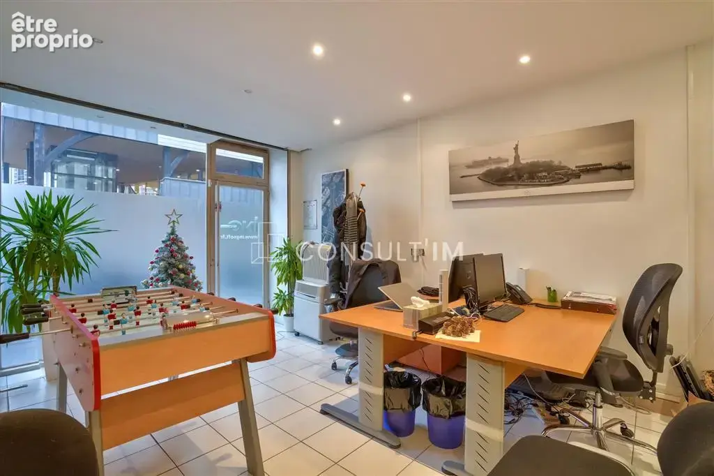A vendre en exclusivité, à proximité de la place Felix Eboué, local commercial de 55 m² - photo 5