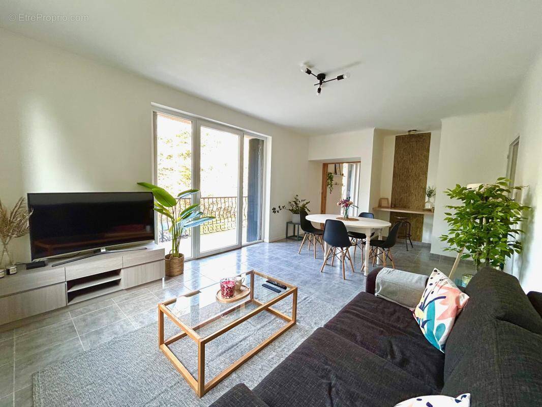 Maison à SAINT-ETIENNE-DE-TULMONT