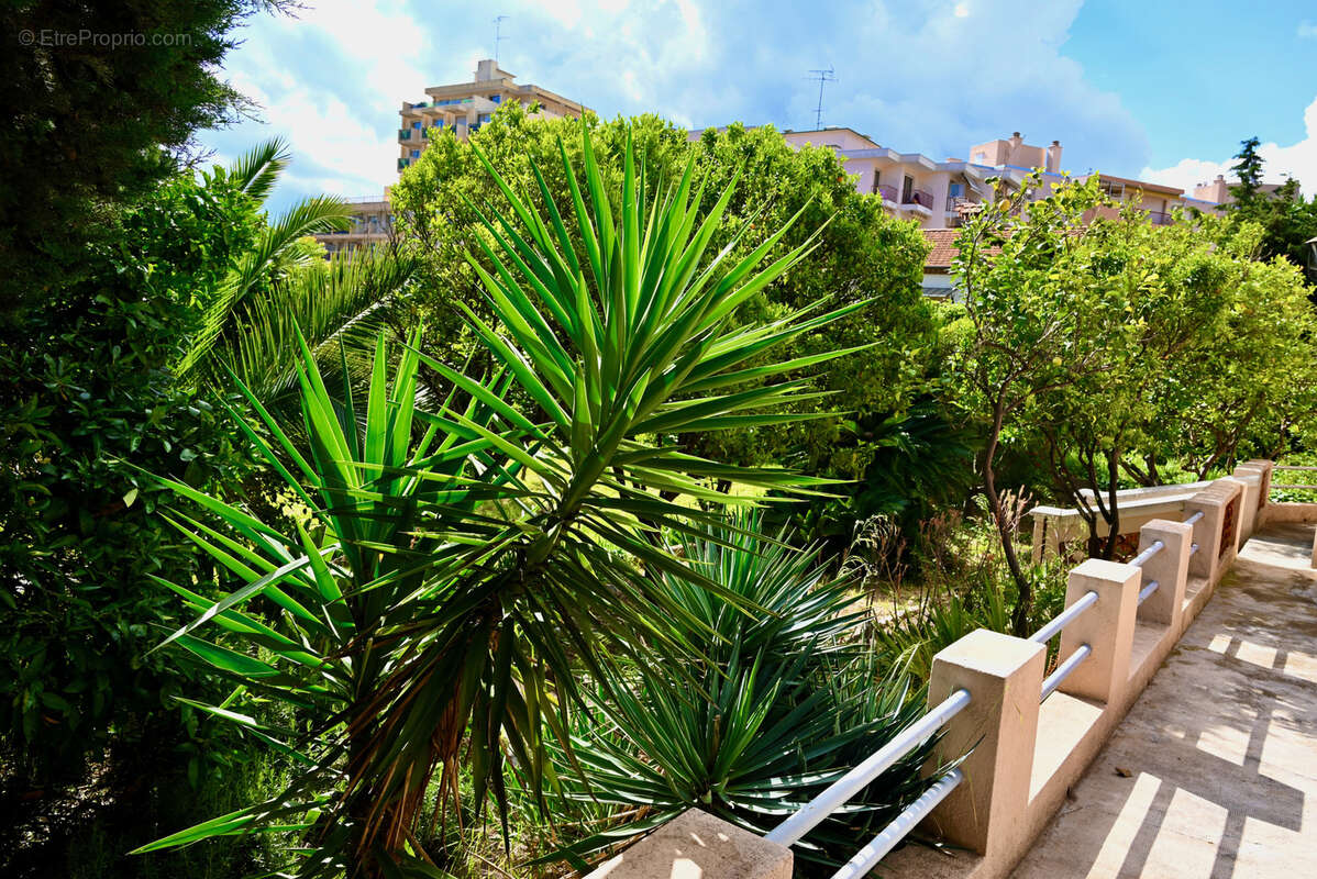 Maison à SAINT-LAURENT-DU-VAR