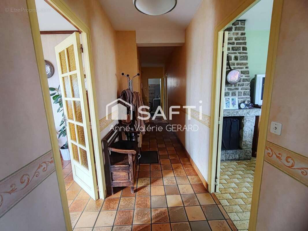 Maison 202 m² à Savigny-Le-Vieux  - photo 5