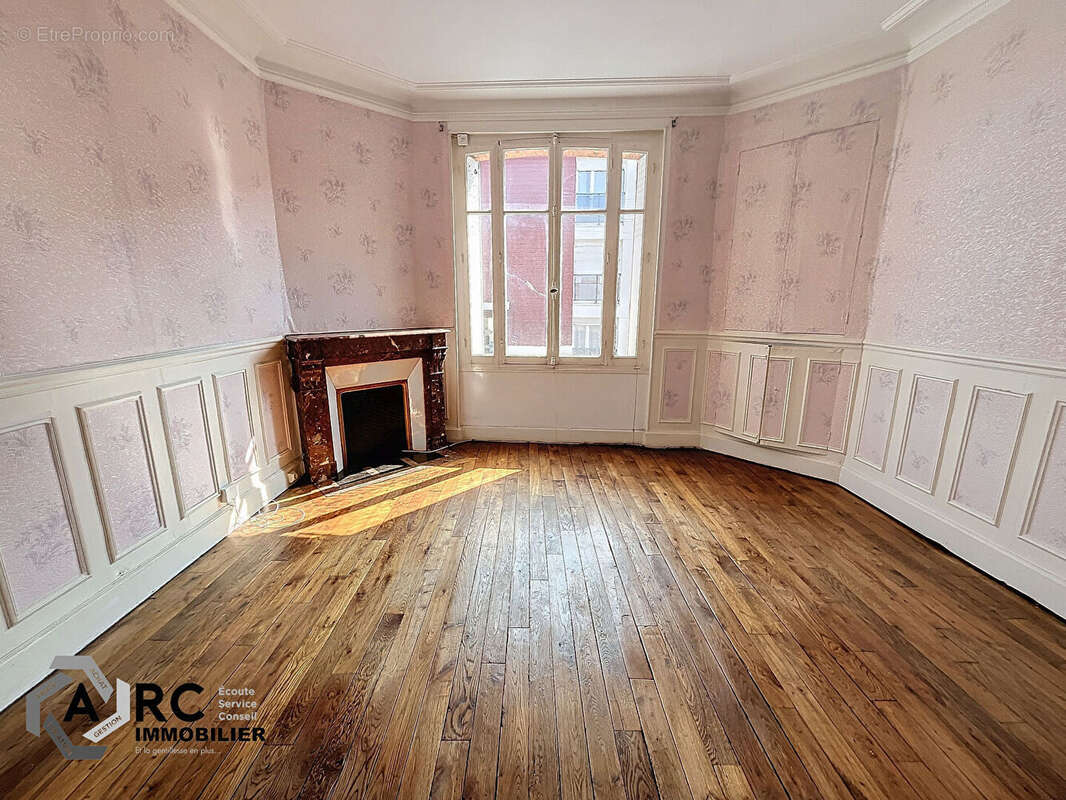 Maison à LA CHAPELLE-SAINT-MESMIN