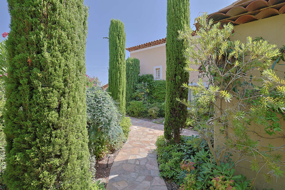 Maison à CARQUEIRANNE