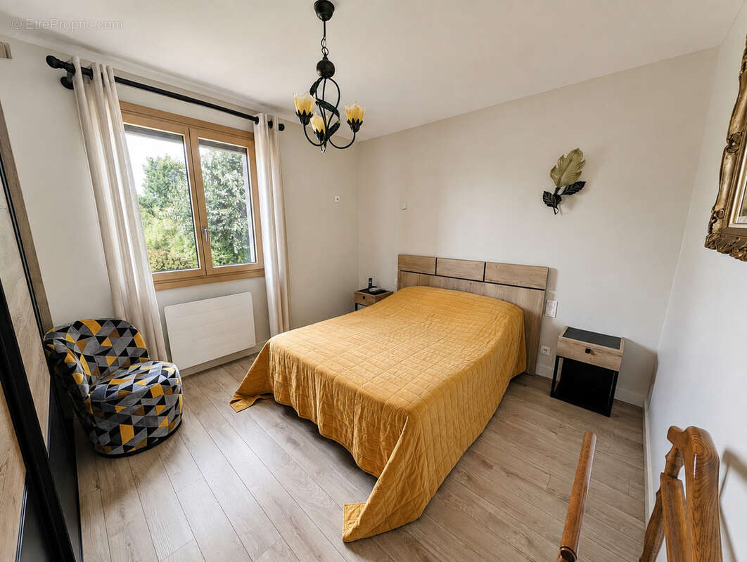 Maison de 152 m2 avec ensemble d'Atelier/Garage de 128 m2  sur un terrain de 3 650 m2 - photo 11