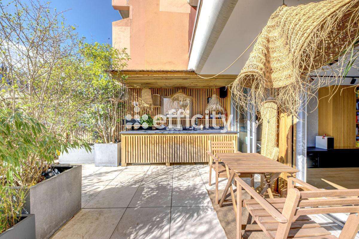 Appartement à PARIS-17E