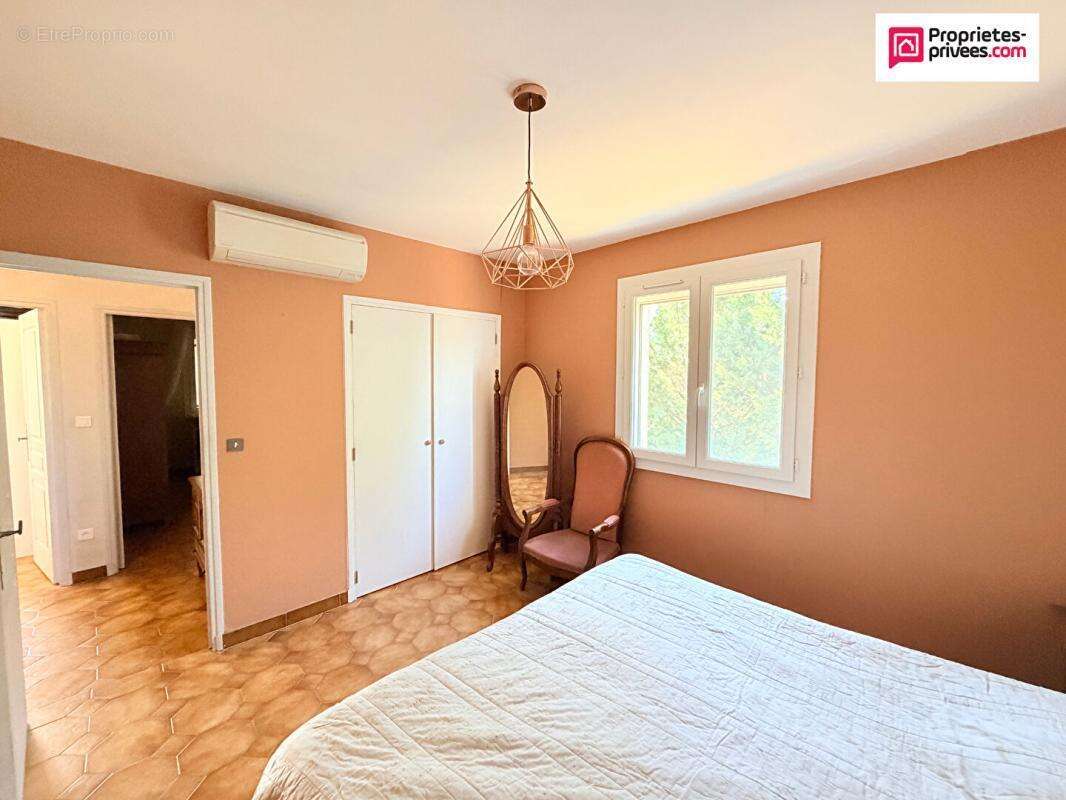 Villa Saint Hilaire De Brethmas 5 pièce(s) 103 m2 3 chambres + 1 BUREAU - photo 11