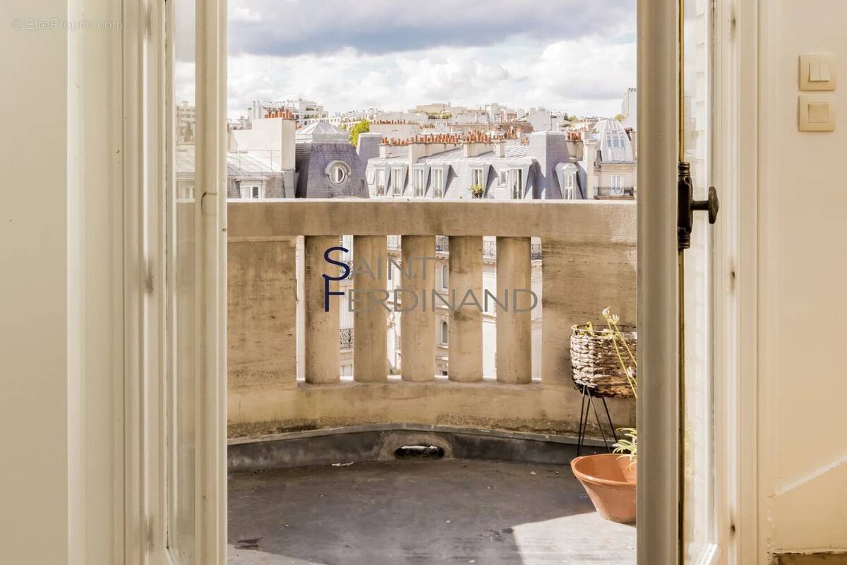 Appartement à PARIS-16E