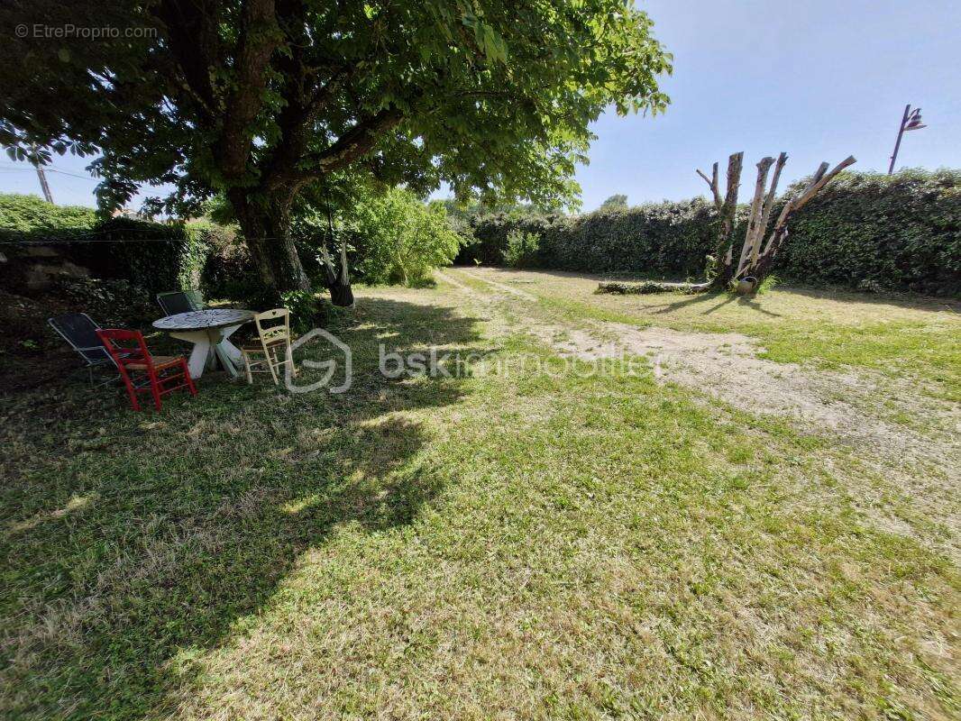 Charmante maison en pierre de 115m2 avec garage et dépendance sur son terrain clos de 800m2 à Camps-sur-l'Isle - photo 19