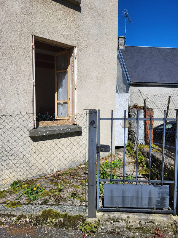 Maison de bourg avec cour. - photo 3