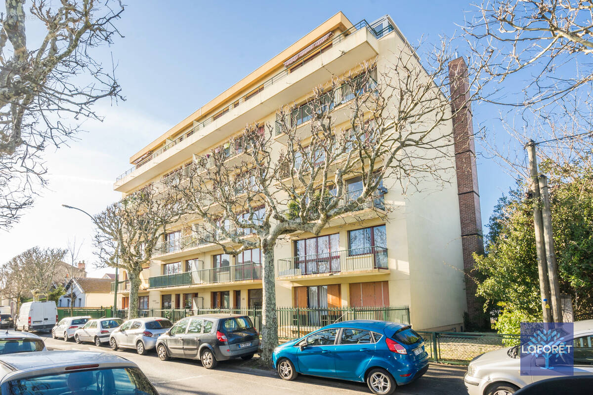 Appartement à LES PAVILLONS-SOUS-BOIS