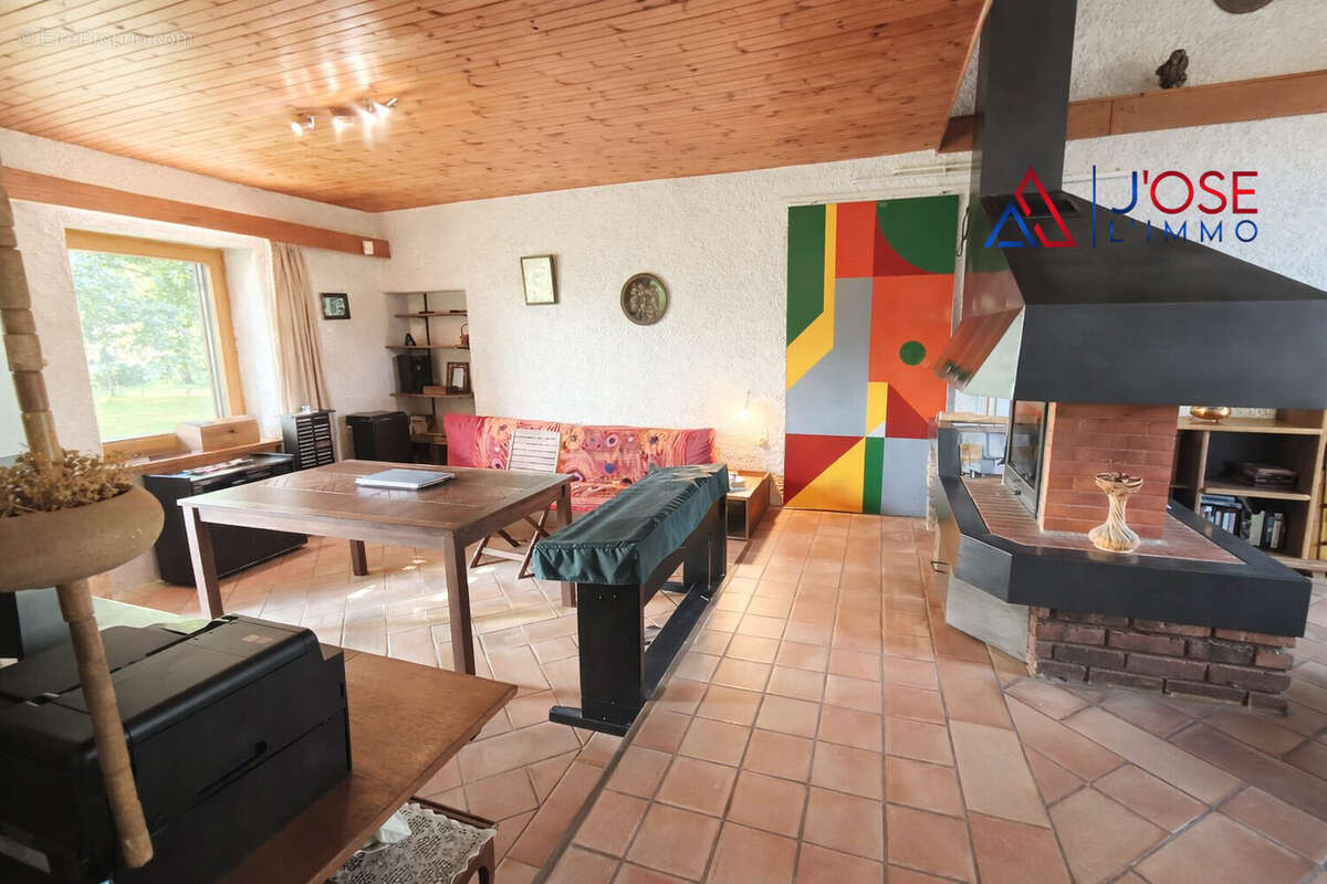 Grande pièce de vie - Maison à CRISSEY